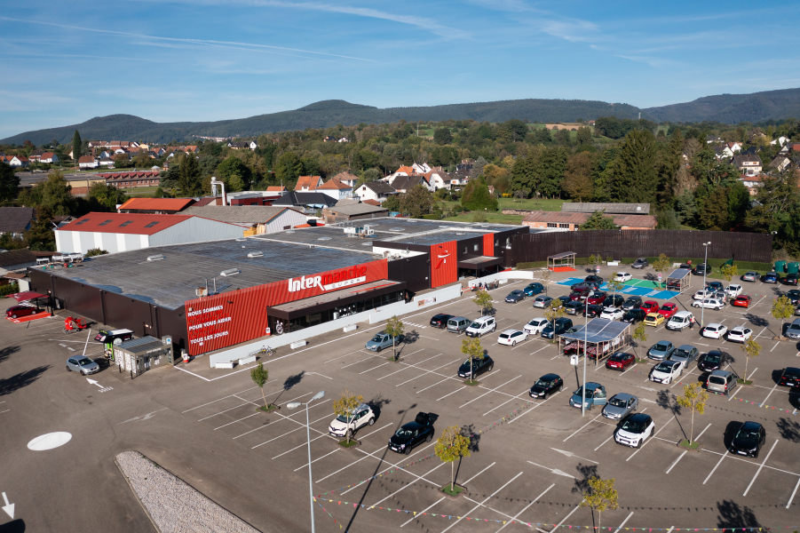 magasin et parking intermarche pris en hauteur avec drone - Reportage Photo - Super Intermarché - Reichshoffen